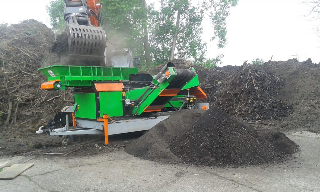 Sternsiebmaschine-ESS-T2-Travel-Absiebung-Gruenschnitt-Holz